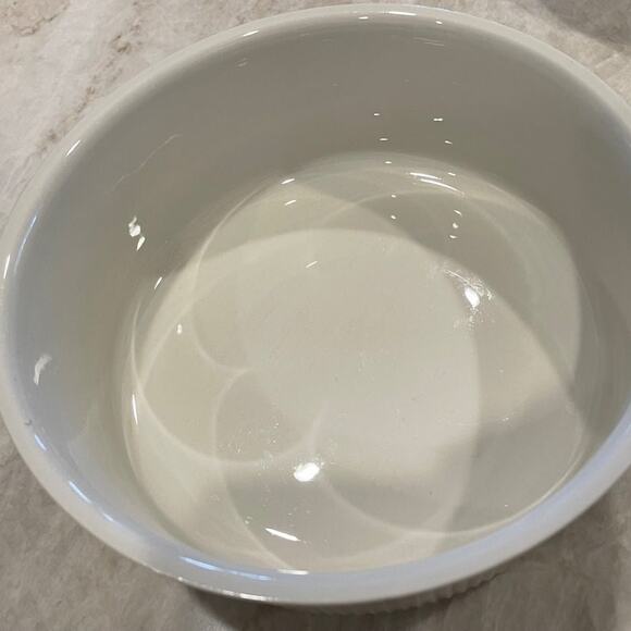 Villeroy & Boch pleated souffle bowl off white 9-1/3” - Picture 2 of 9